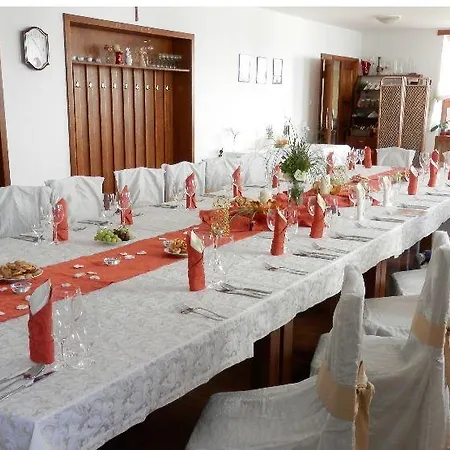 ゲストハウス Pars ジリナ